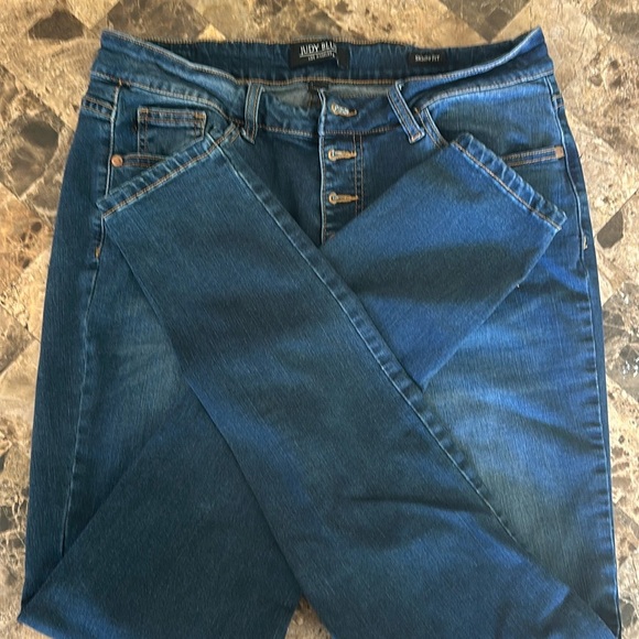 Judy Blue Jeans - Picture 2 of 3